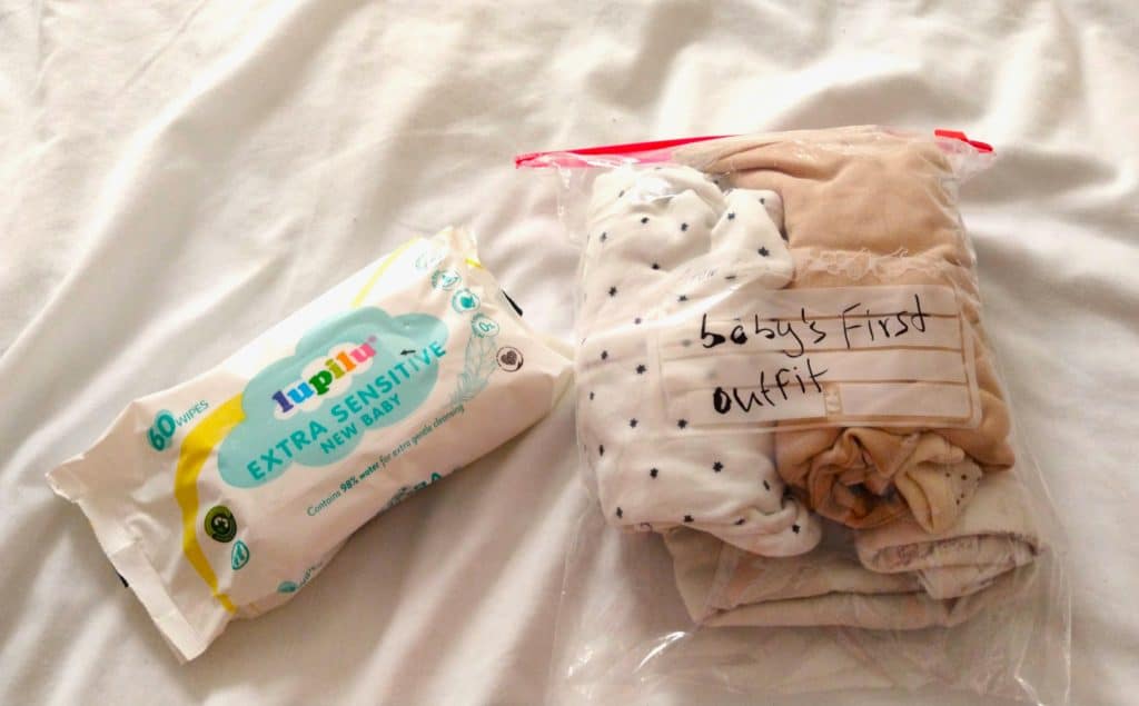 Best Hospital bag checklist for mom and baby + free printable templates baby's essentials- hospital bag checklist